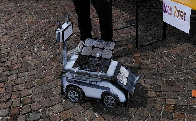 Foto del modellino di moon rover